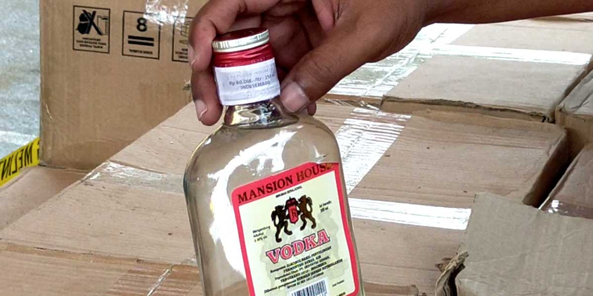 Minuman keras ilegal yang disita Polres Mimika. Foto: Dok/Papua60detik